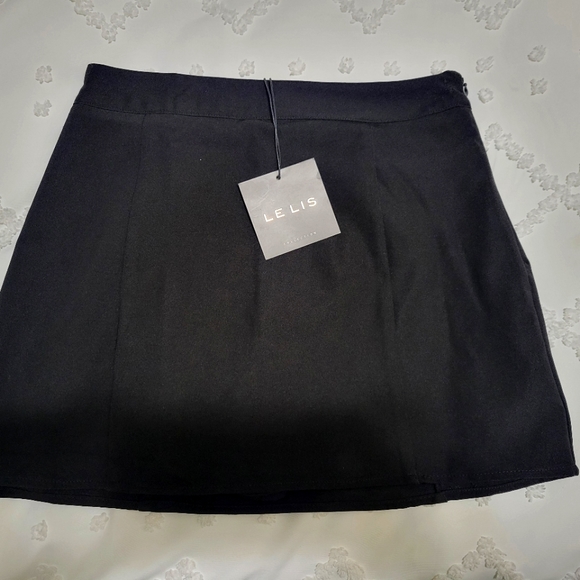 Le Lis Black super cute side zip skort size small NWT!!! From vici - Picture 1 of 7